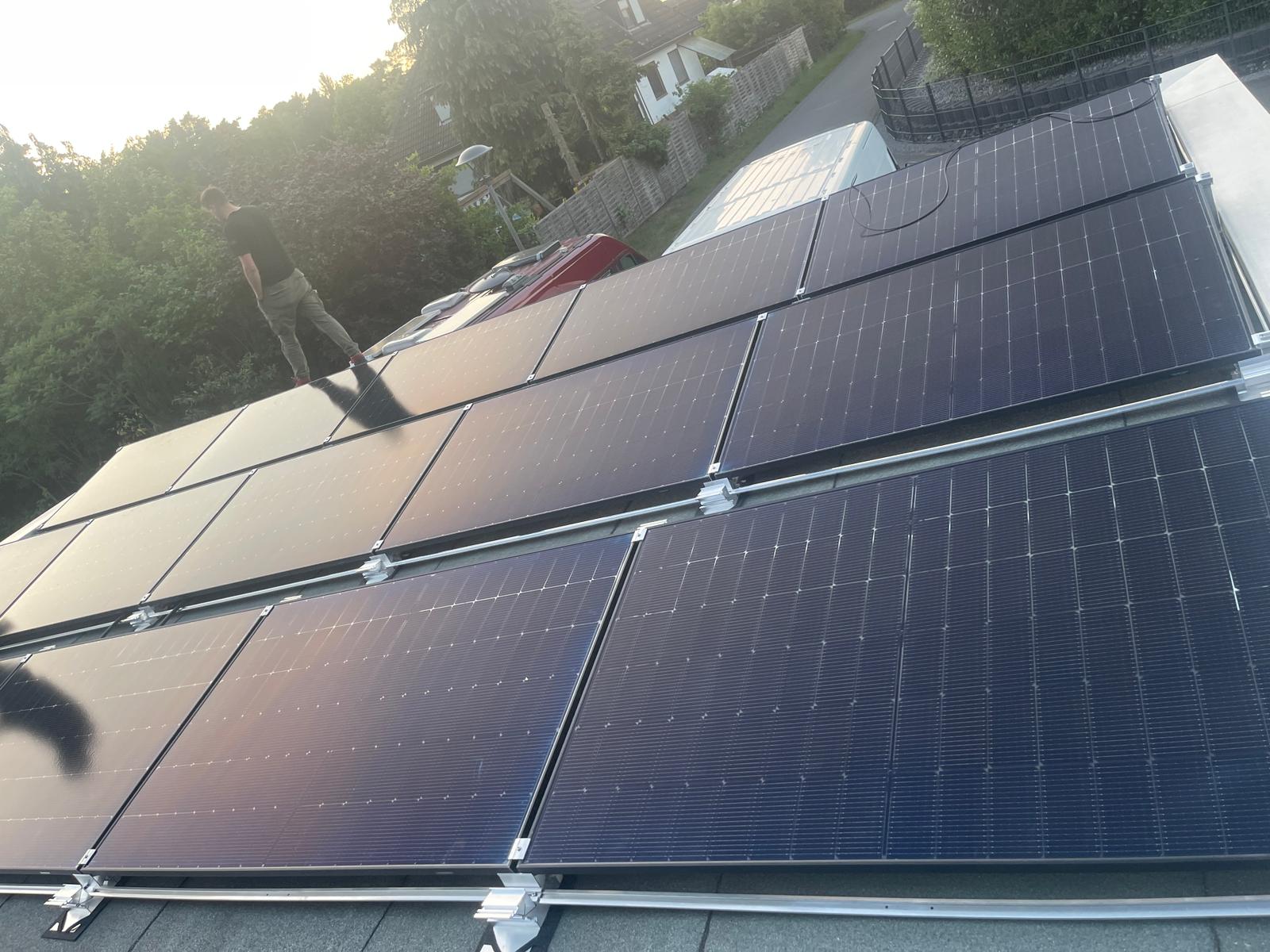 PV-Anlage auf flachem Dach